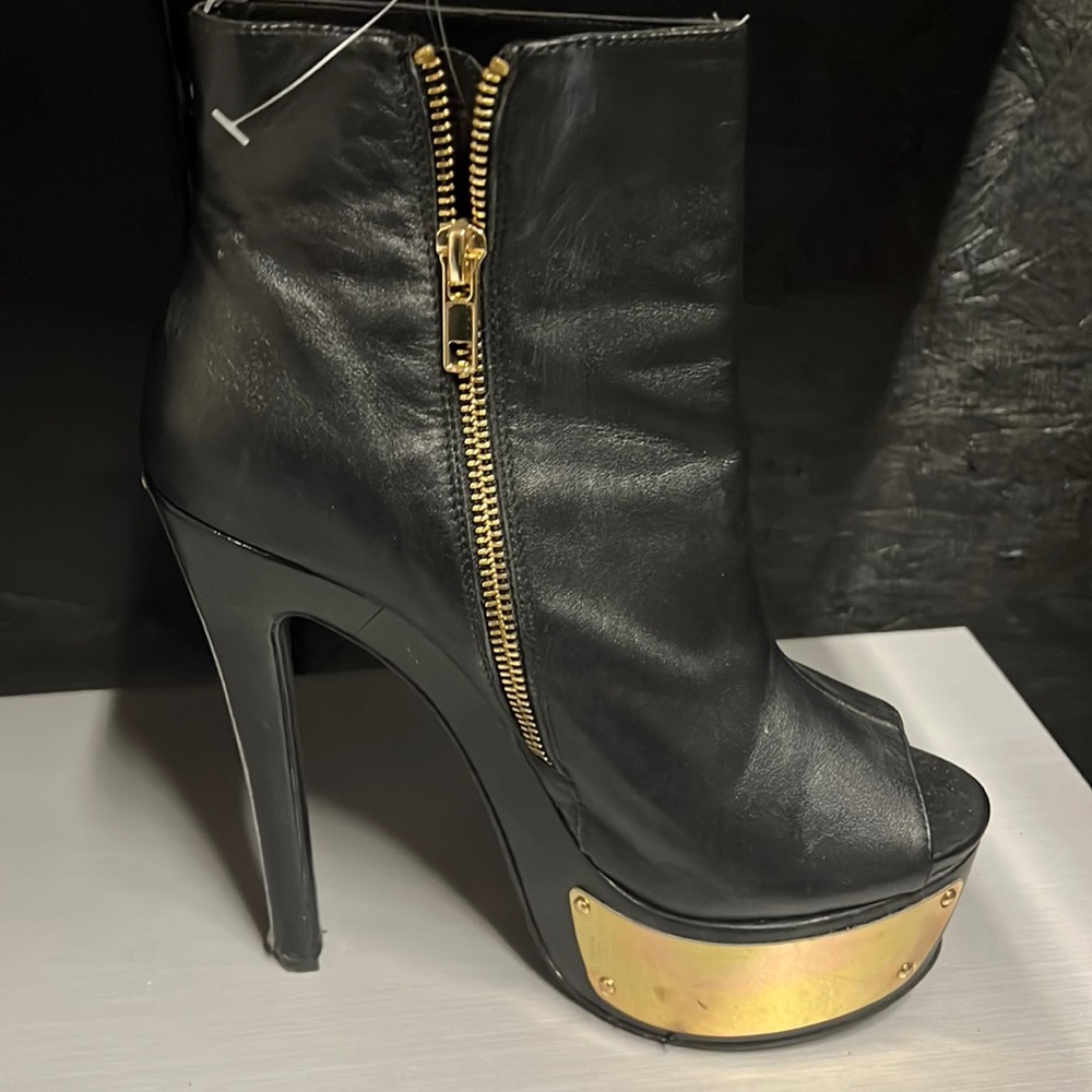 Steve Madden black platform booties